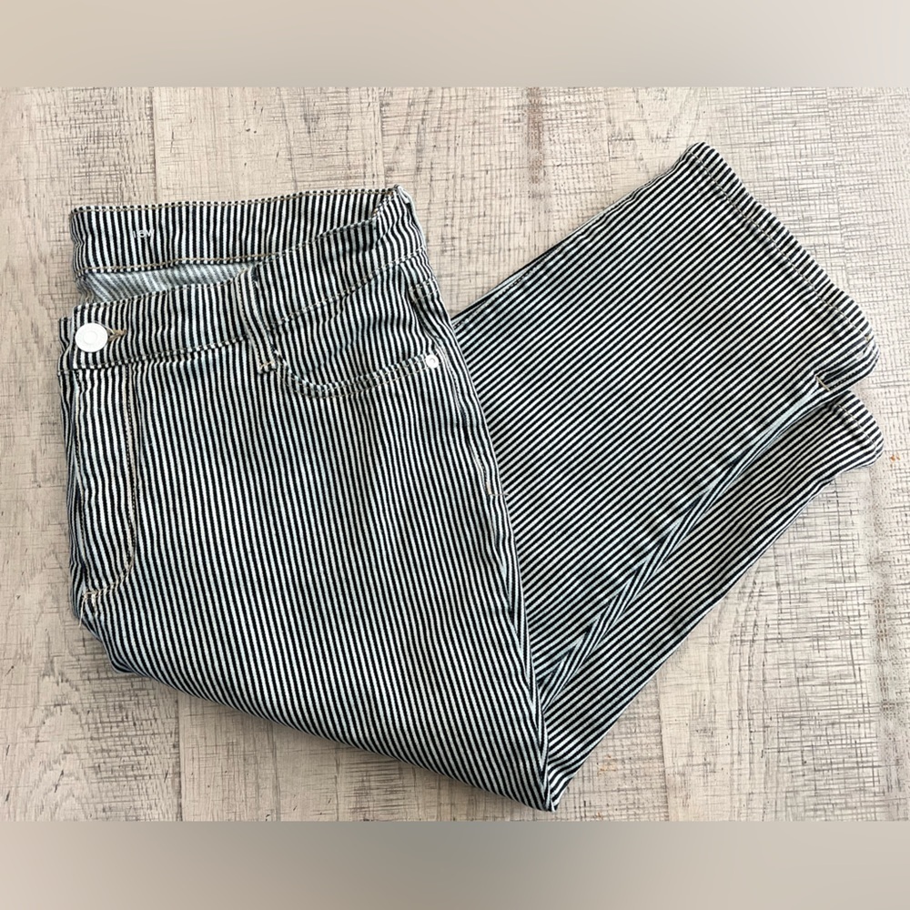St. John’s Bay Black and White Striped Capri Pants Size 16W - Picture 2 of 7